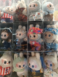 Лабубу с одеждой 875337