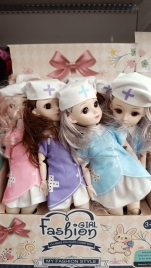 Кукла в коробке.Размер упак: 35х20х7,5см 22822A