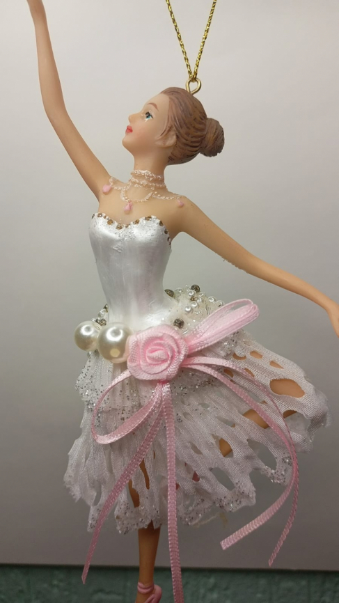 Балерина "Фея Драже" с жемчужинками в белой пачке, асс. из 2-х 7,5х19 см	88203-4 фото 1